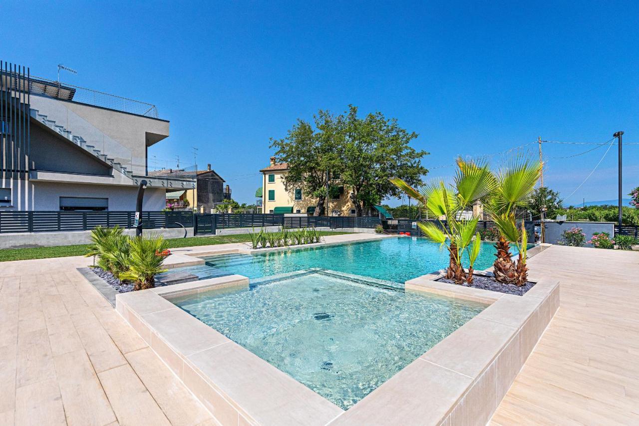 Una Terrazza Sul Lago A2 Con Piscina By Wonderful Italy Διαμέρισμα Πεσκιέρα ντελ Γκάρντα Εξωτερικό φωτογραφία